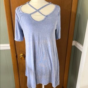 Davi $ Dani Light Blue Women's Crisscross Top